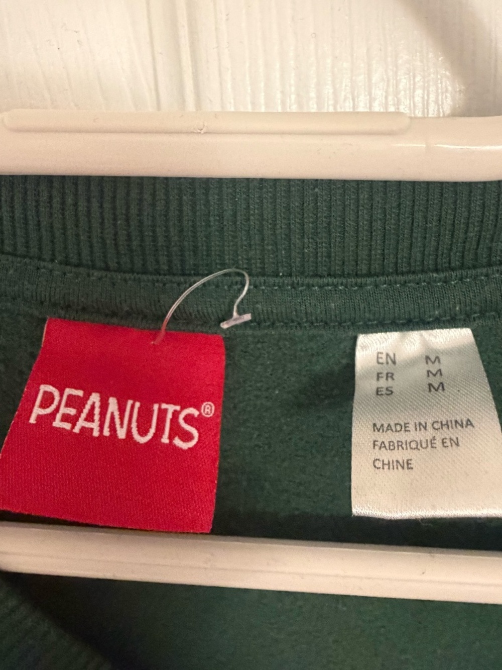Peanut's Snoopy Sweater - Picture 3 of 3